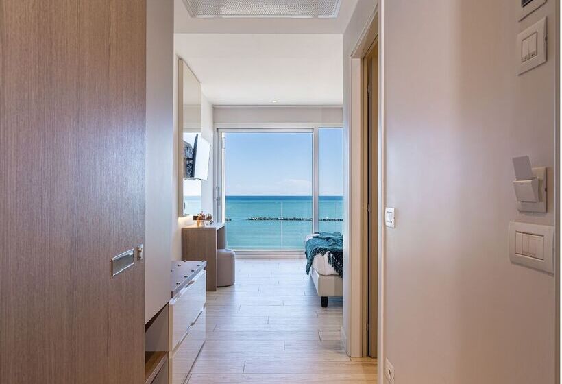 스탠다드 발코니 룸 바다 전망, Savini