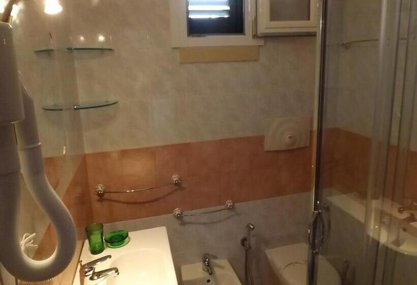 חדר סטנדרט, Araucaria