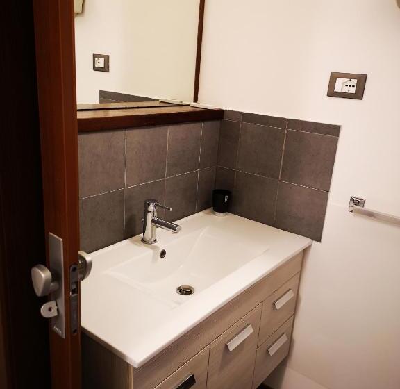 Вилла 2 Спальни, I Tre Abeti   Holiday House