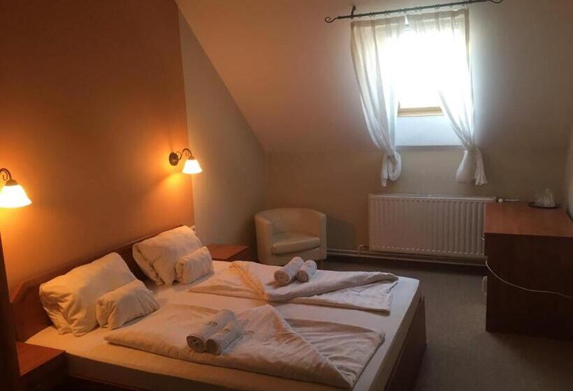 高级大房间, Pelso Panzio