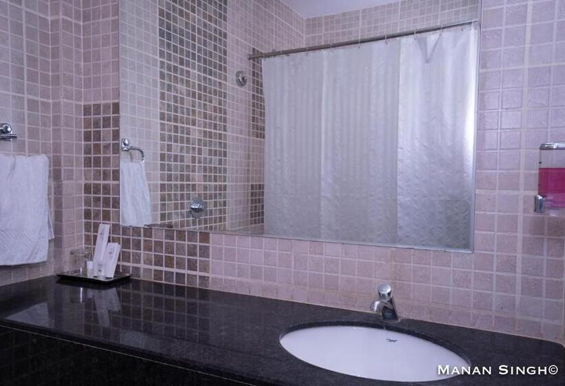 Chambre Deluxe, Samrat