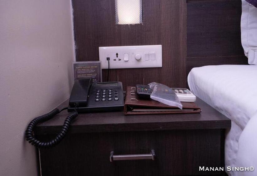 Chambre Deluxe, Samrat