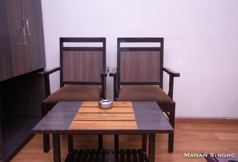 Chambre Deluxe, Samrat