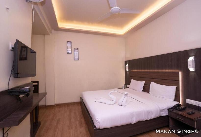 Chambre Deluxe, Samrat