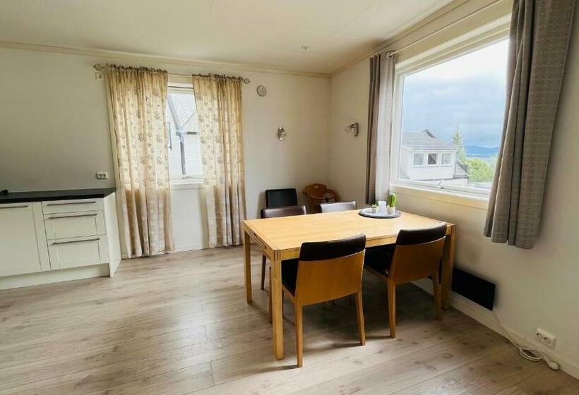 آپارتمان 3 خوابه با چشمانداز دریا, Norhostel Apartment