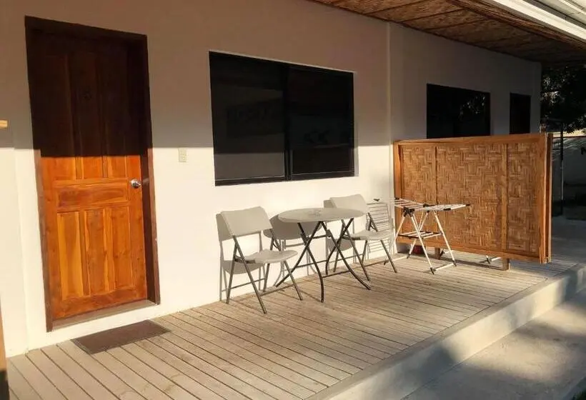 プールビュースタンダードルーム, Parrot Resort Moalboal