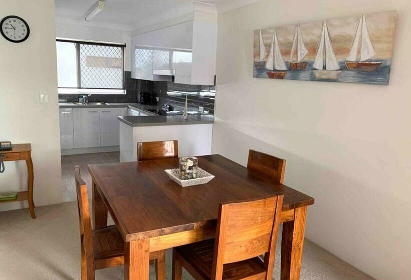 발코니가 있는 2 베드룸 아파트, Le Beach Apartments