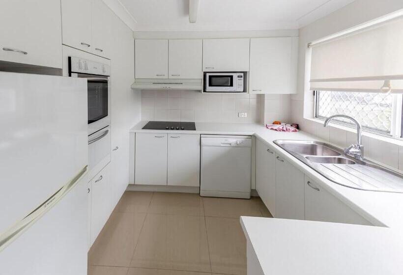 발코니가 있는 2 베드룸 아파트, Le Beach Apartments