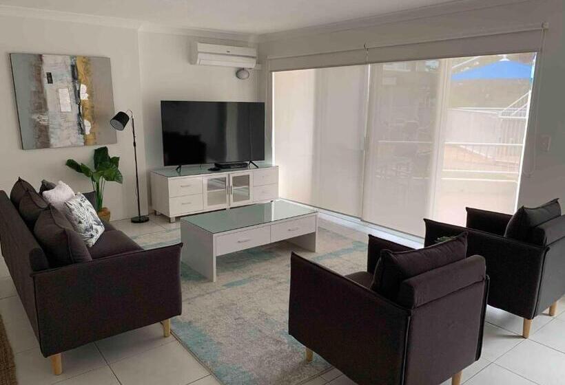 バルコニー付き１ベッドルームアパートメント, Le Beach Apartments