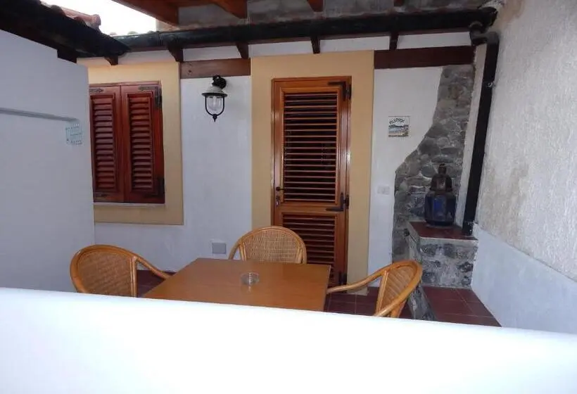 Comfort Kolmen Hengen Huone, Casa Arcada
