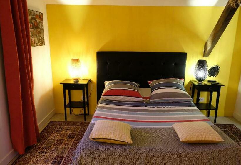 סוויטה משפחתית, La Maison Jaune à La Janaie