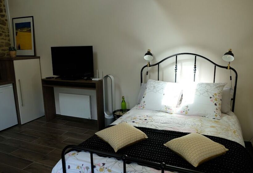 סוויטה, La Maison Jaune à La Janaie