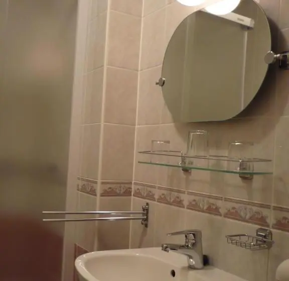 Standard Kolmen Hengen Huone, St. Hubertus étterem és Panzió