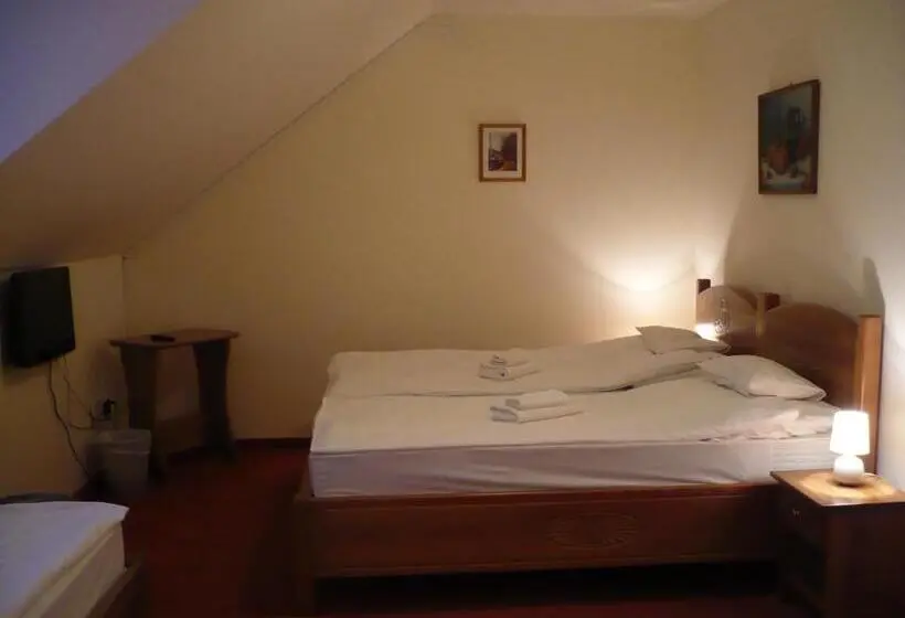 Standard Kolmen Hengen Huone, St. Hubertus étterem és Panzió