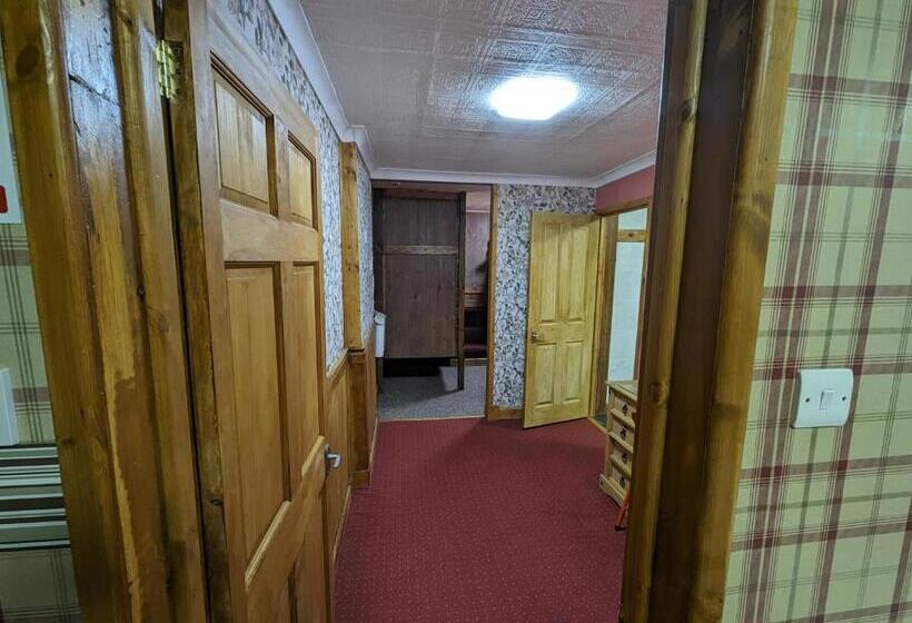 Четырехместный номер Премиум, The Steading Highland Glen Lodge