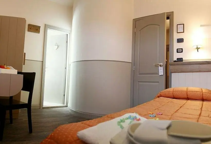 Standard Yhden Hengen Huone, Albergo Benito