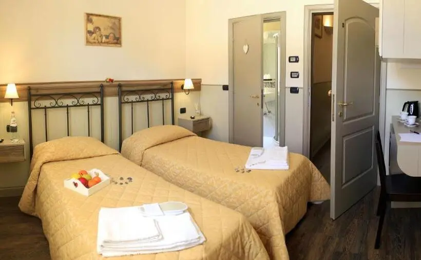 Comfort Kolmen Hengen Huone, Albergo Benito