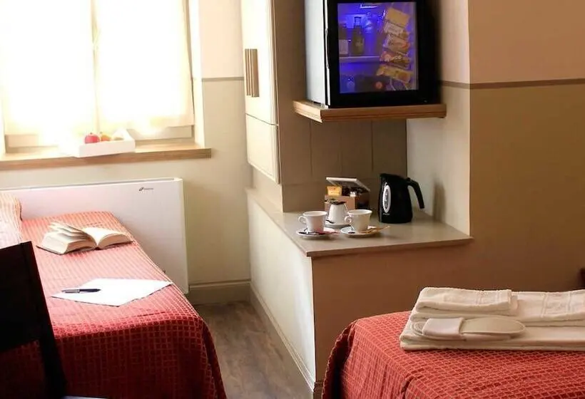 Standard Kolmen Hengen Huone, Albergo Benito