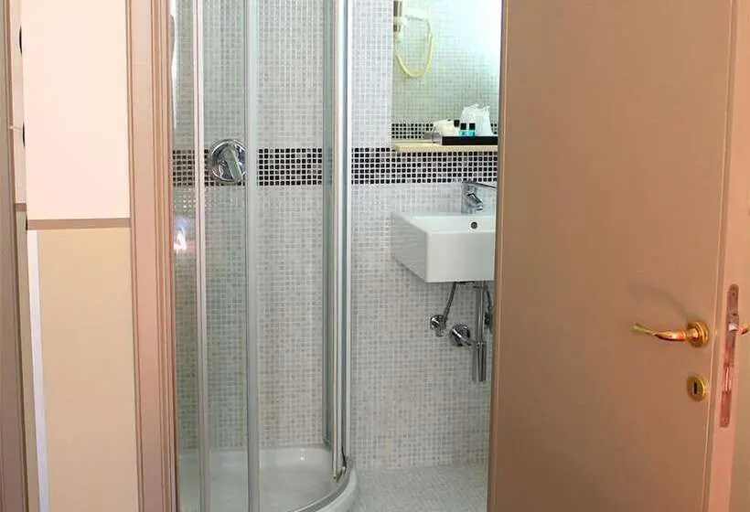 Standard Kolmen Hengen Huone, Albergo Benito