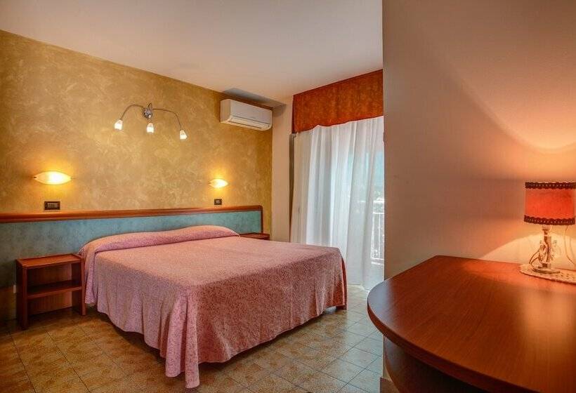 חדר סטנדרט, Castellucci