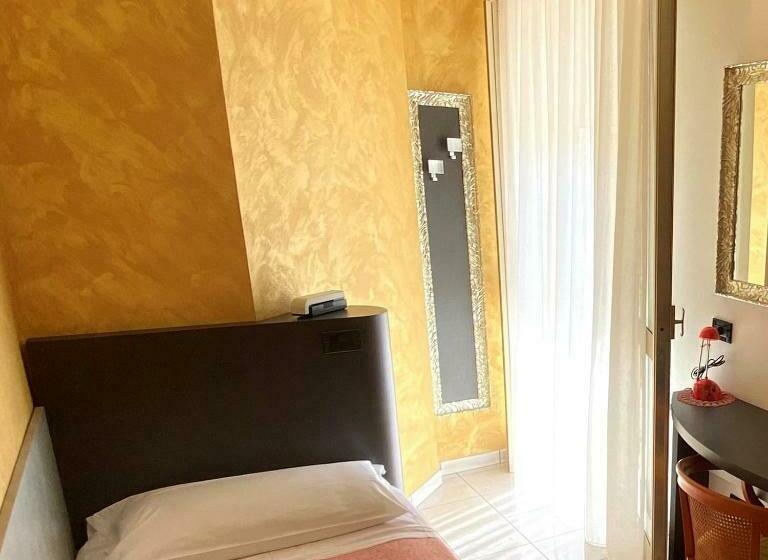 חדר סטנדרט יחיד, Castellucci