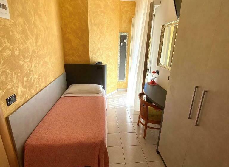 חדר סטנדרט יחיד, Castellucci