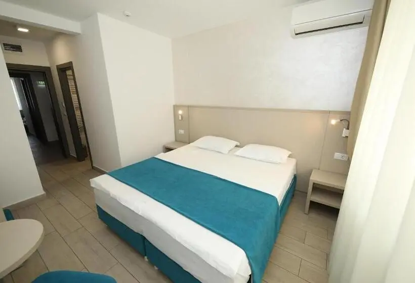 Habitació Estàndard Vista Jardí, Delfin