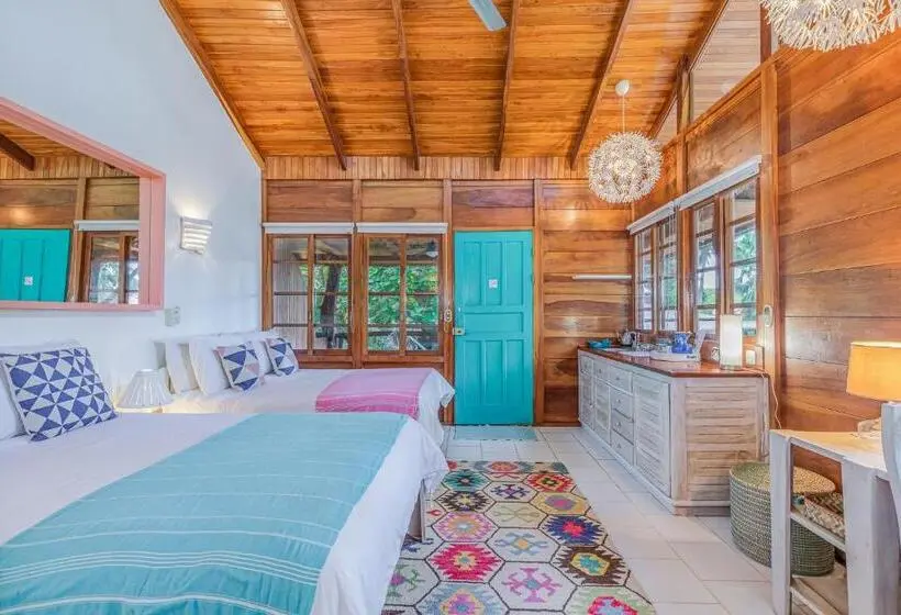 Deluxe-bungalow, Guiones