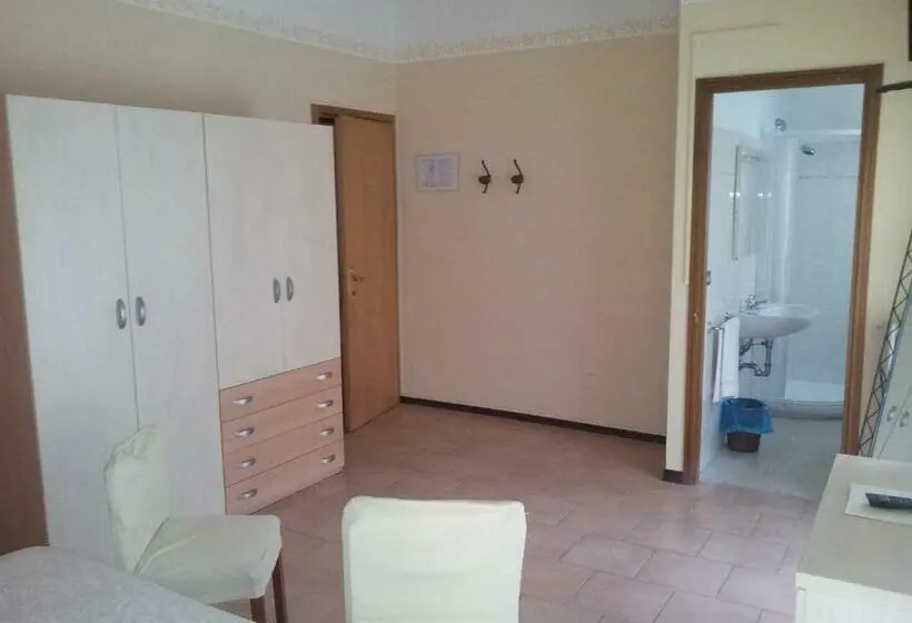 Standard Kolmen Hengen Huone, Meridiana