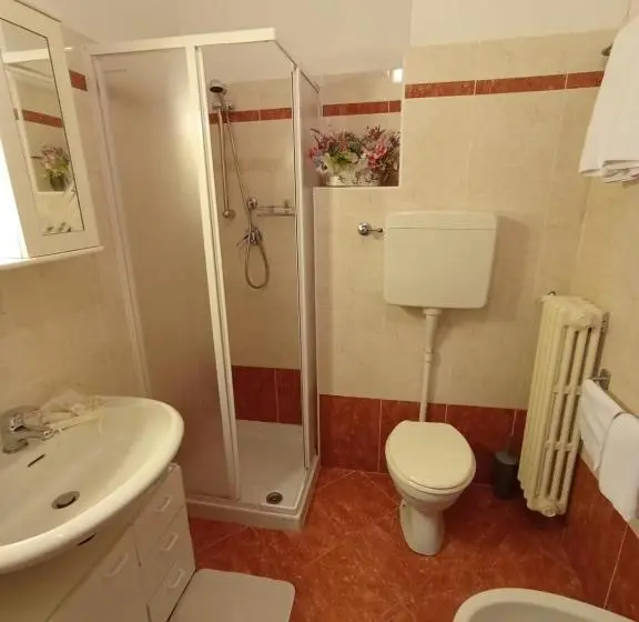 Standard Yhden Hengen Huone Parveke, Meridiana