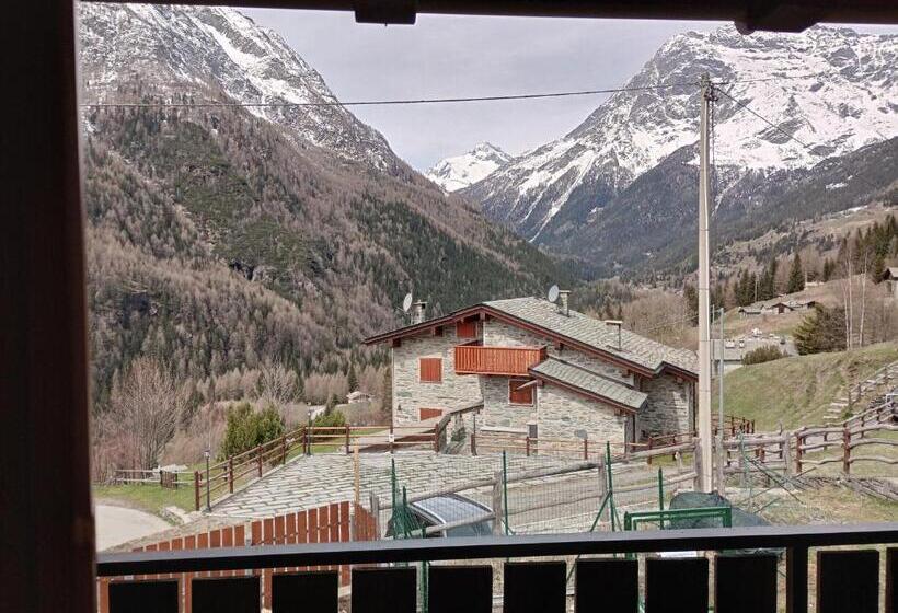 غرفة قياسية رباعية, Sasso Nero