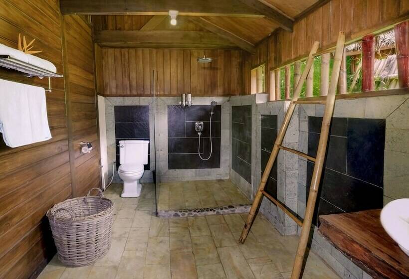 اتاق سوپریور با چشم‌انداز دریا, Janji Laut Resort