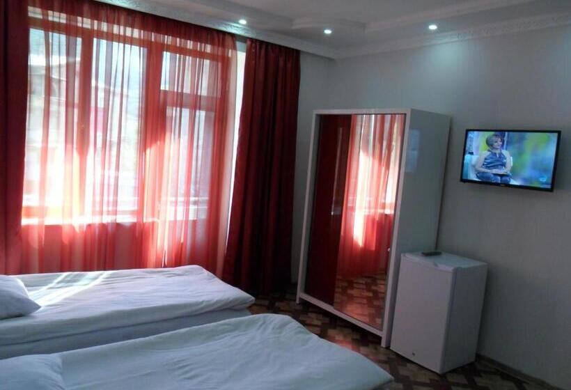 اتاق لوکس, Noy