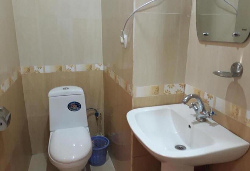 اتاق کلاسیک سه تخته, Noy