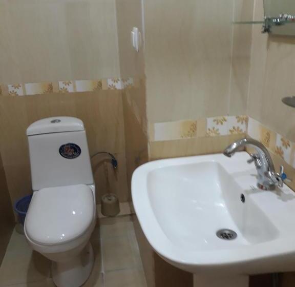 اتاق کلاسیک سه تخته, Noy