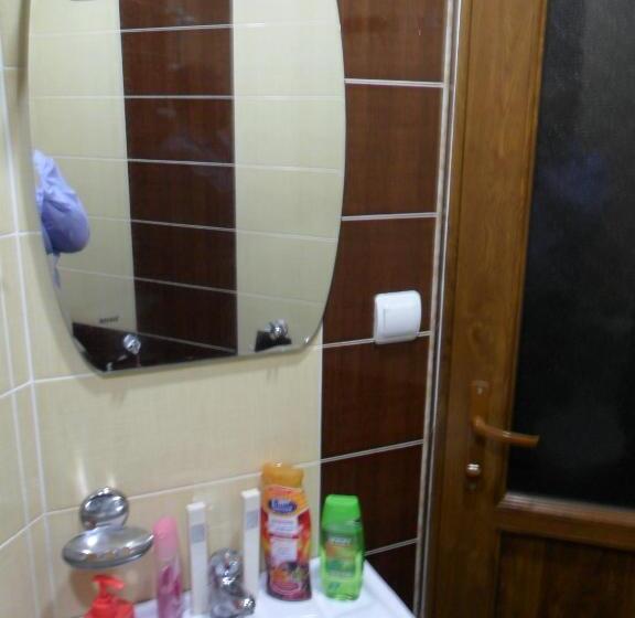 سوییت خانوادگی, Noy