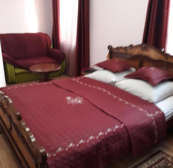 سوییت خانوادگی, Noy