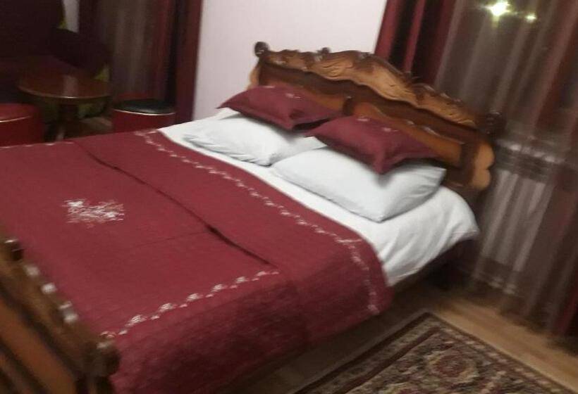 سوییت خانوادگی, Noy