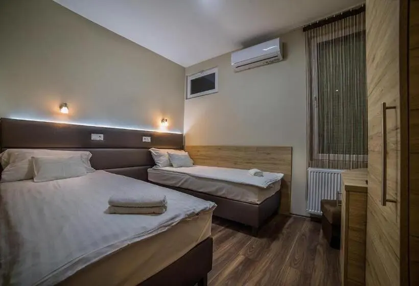 スタンダードルーム, Sztár Motel étterem
