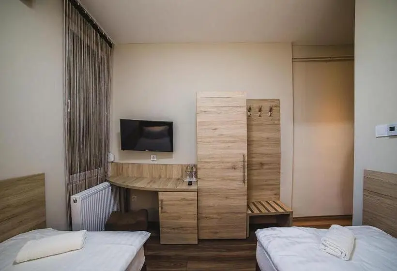 スタンダードルーム, Sztár Motel étterem