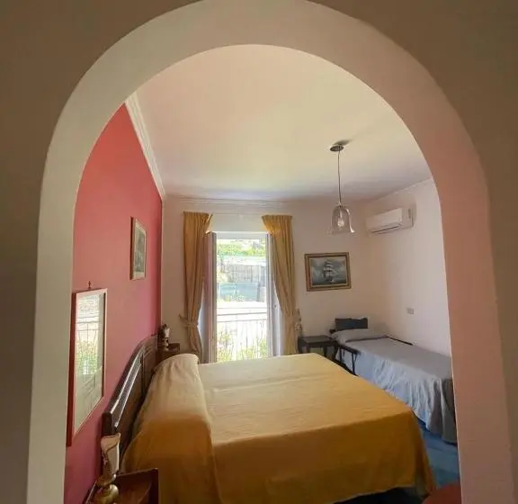 Deluxe Kolmen Hengen Huone, Lunaponzese Ponza Centro