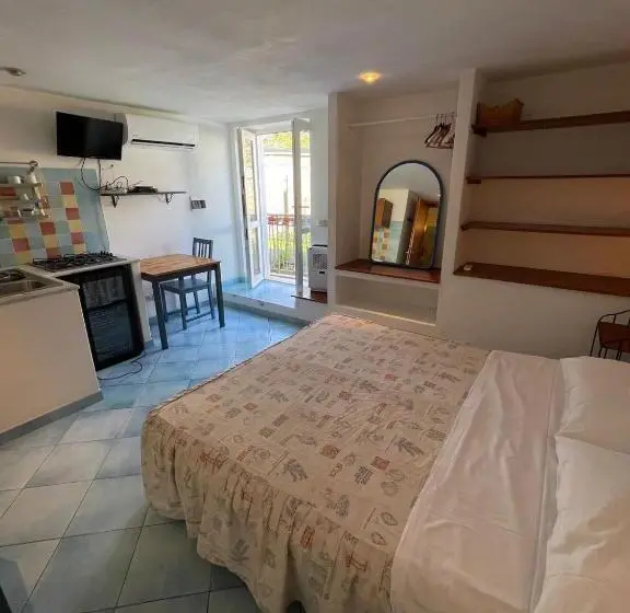Deluxe-studio, Lunaponzese Ponza Centro