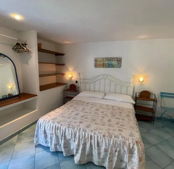 Deluxe-studio, Lunaponzese Ponza Centro
