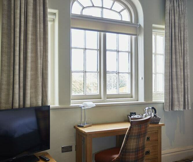 חדר משפחתי, Gwesty Links