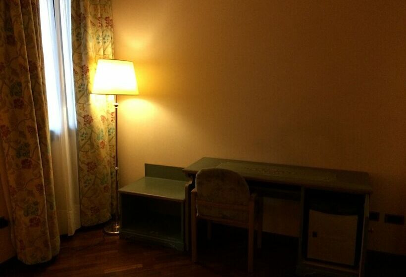 标准三人间, San Nicola