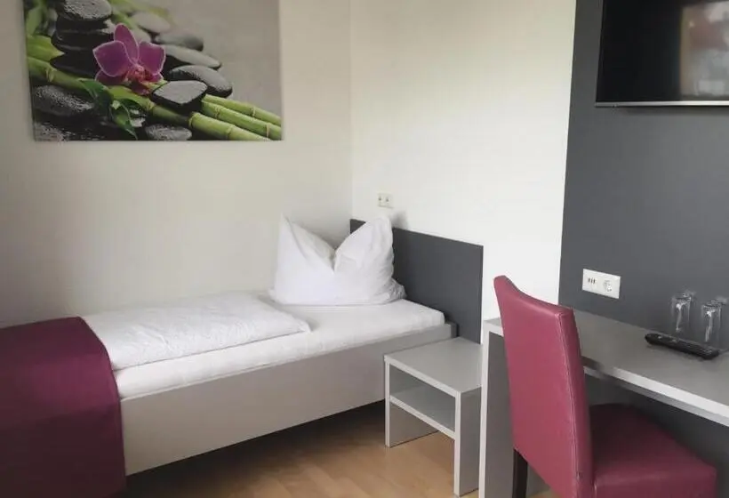 Standard Kolmen Hengen Huone, Torstuben