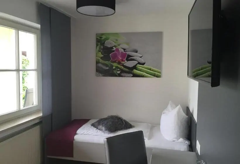 Standard Kolmen Hengen Huone, Torstuben