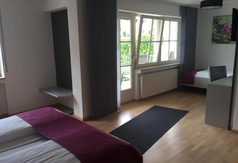 Quarto Triplo Standart, Torstuben