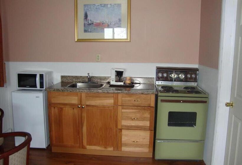 标准间, Royal Napanee Inn