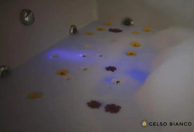 ハイドロマッサージバス付きスイート, Gelso Bianco Country Resort